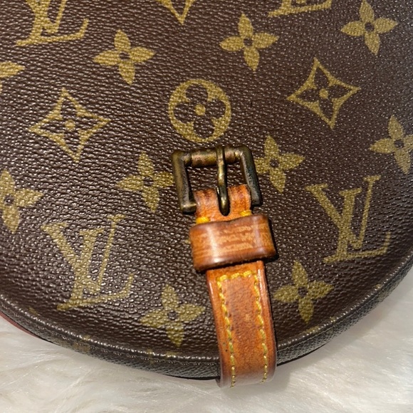 Louis Vuitton Brown Monogram Crossbody Bag with Leather Trim 
Chantilly - Picture 3 of 16